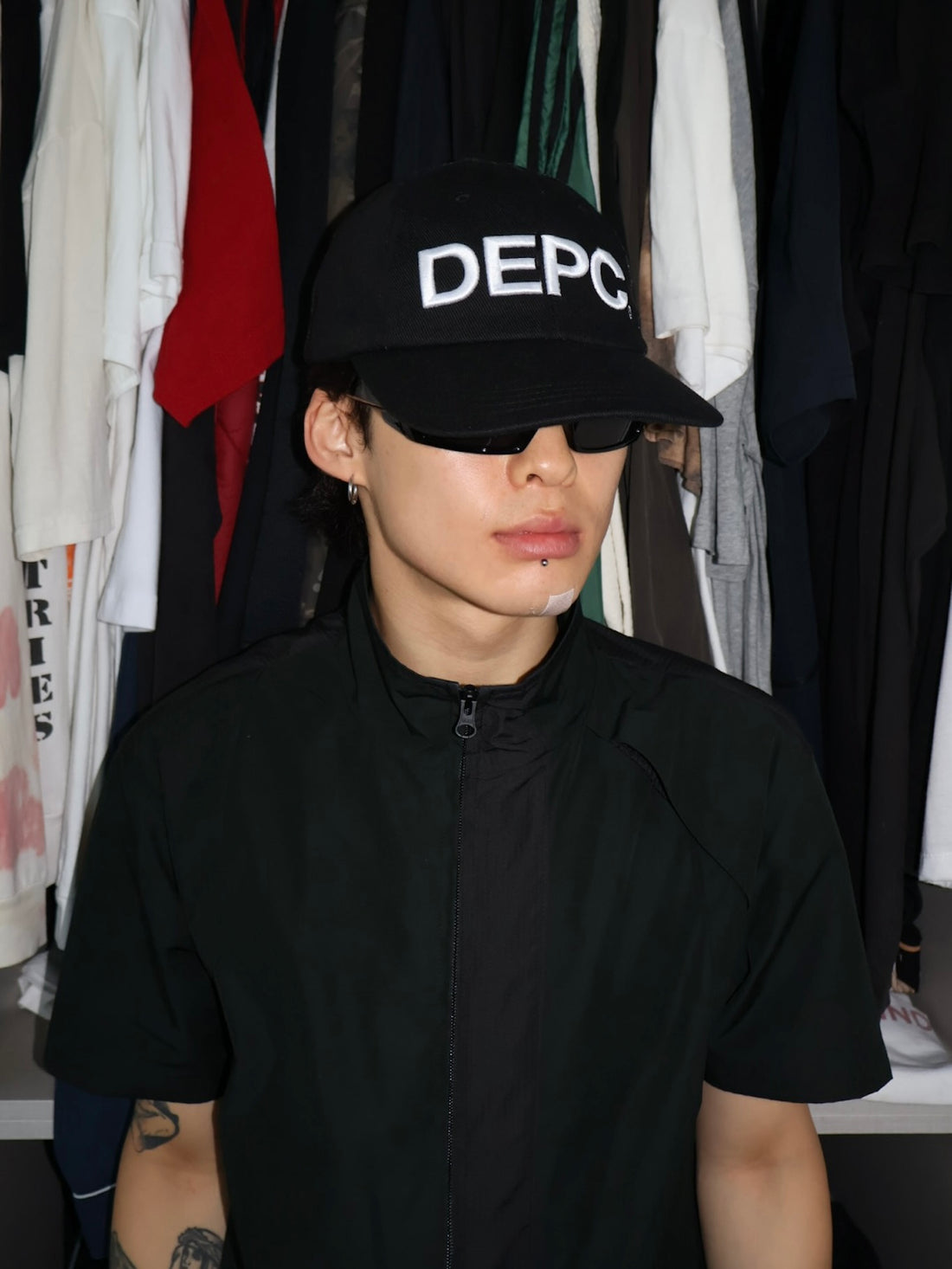 Logo cap