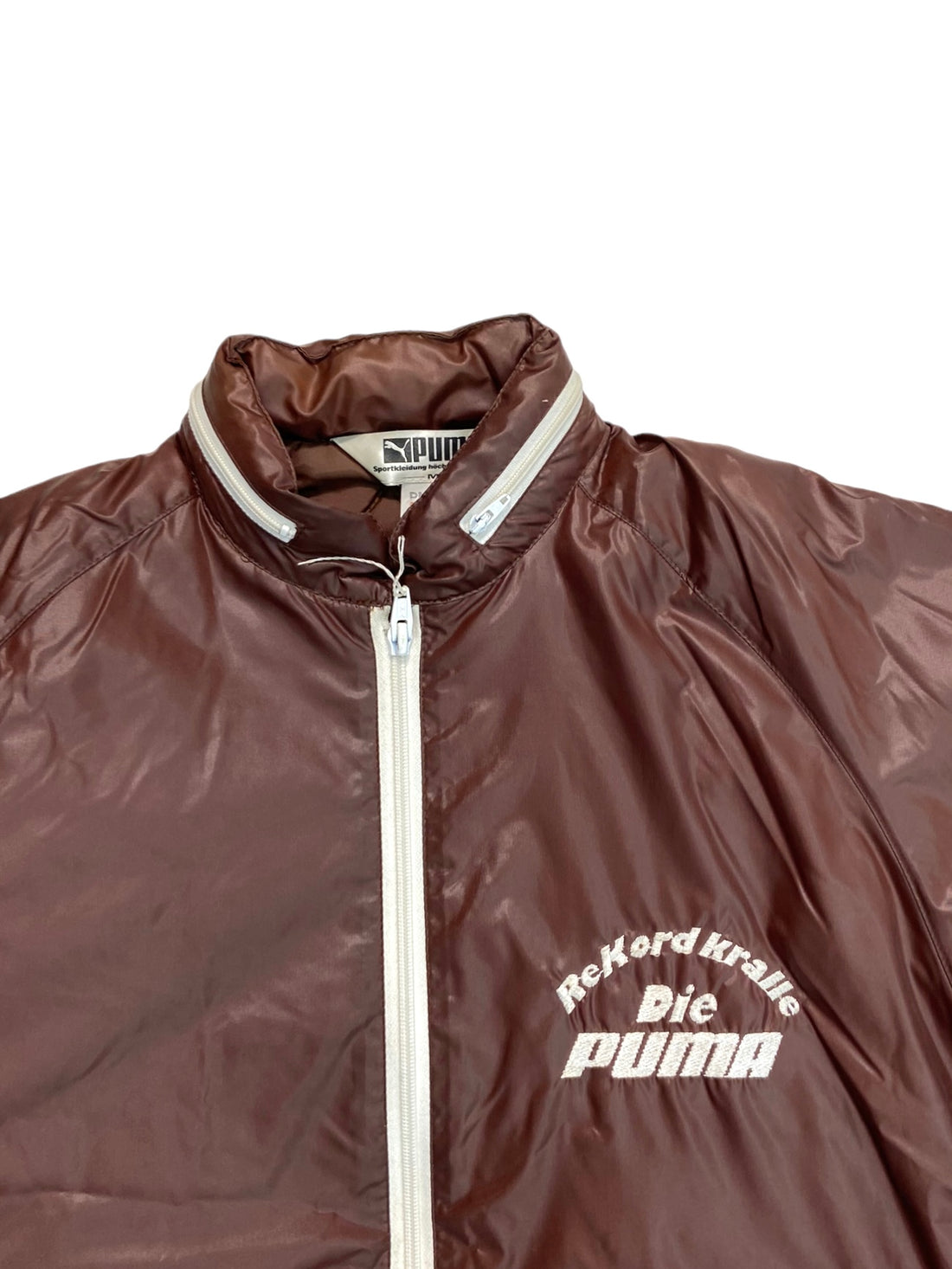 manas-vijnana (conscience mentale souillée, qui donne lieu à la perception du soi)